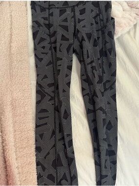 lululemon athletica Black & Gray Geometric Leggings